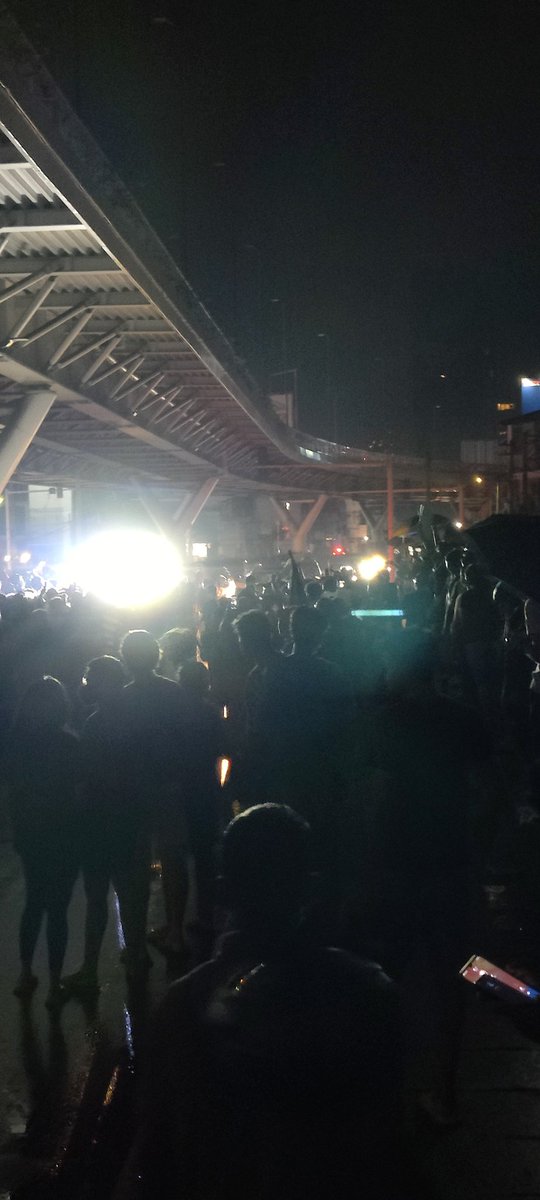 Take the power back! 

#SriLankaUprising #SriLankaEconomicCrisis