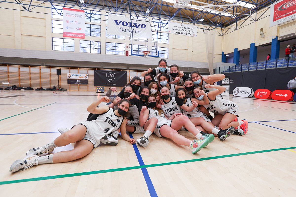 Pues eso...lo han vuelto a hacer y ya no es hacerlo sino cómo se ha hecho. Ejemplo para todas nuestras jugadoras. Estas chicas nos representan. Gracias <a href="/arbalejo/">???</a> <a href="/DonamariaJavier/">Javier Donamaria</a> <a href="/MeryNueve/">MeRy</a> <a href="/igor_dlo/">Igor López</a> y <a href="/pvazqu3z/">Pablo Vázquez</a>