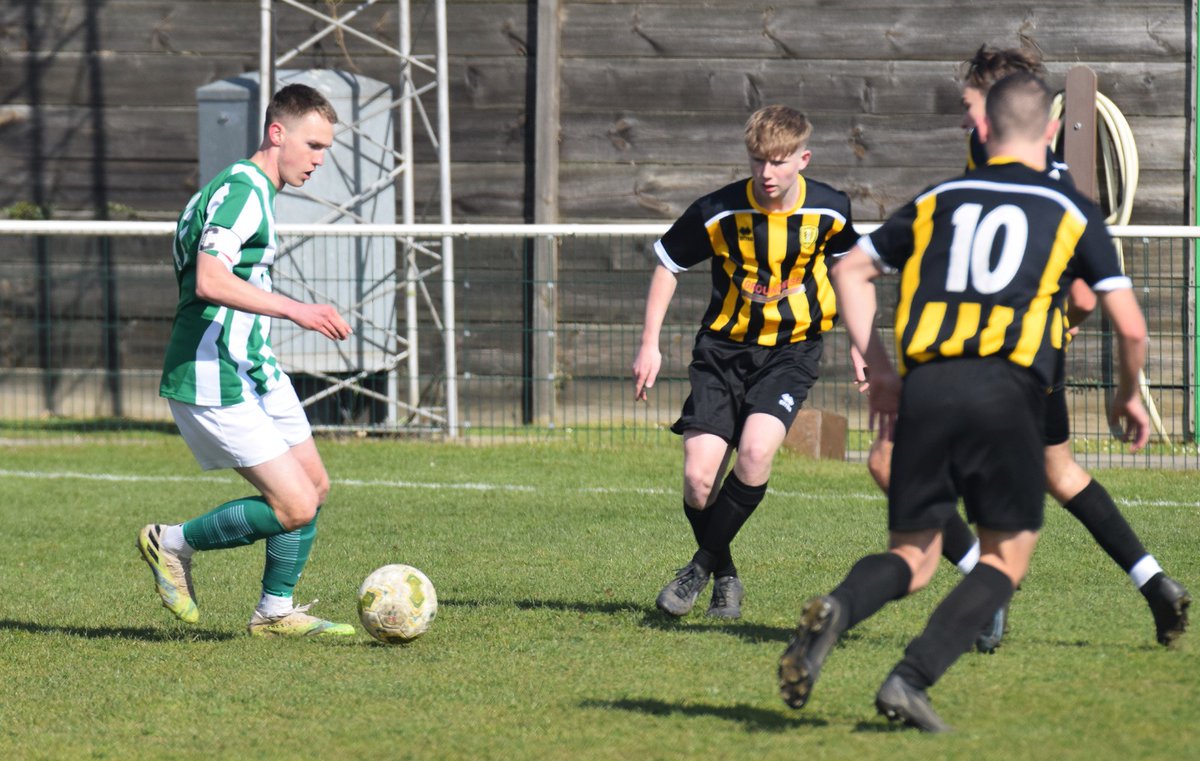 LukeSoley's tweet photo. Sunday 3rd April, @GWRu18 v @ManorYouth , a very good game ending 4-0 against a Southend manor team who push to the end considering they had no subs, glad to get the first goal and onto next week v  @ConcordRangersY https://t.co/ZvA5osAV4B