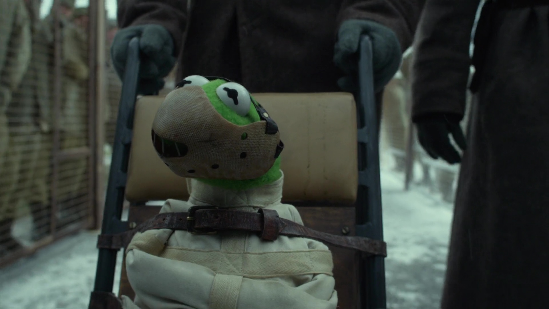 FPbzCBIXEAAHd_2.jpg:large