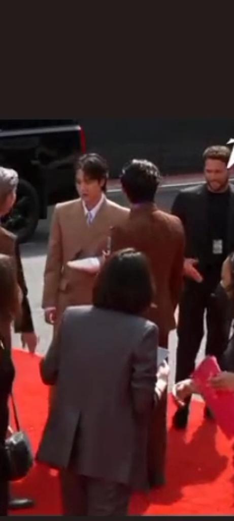 #BTSJIN Are you alright? I feel sad when I see your hand. BTS BTS BTS 
#GRAMMYs