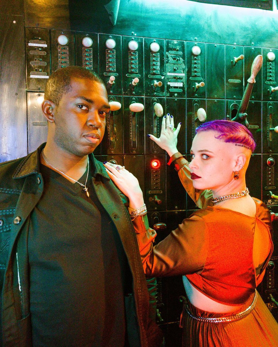 T-minus 2 hours until the #Duets round BEGINS! @kevin_gullage and I are ready! Are you? <a href="/AmericanIdol/">American Idol</a> on <a href="/ABCNetwork/">ABC</a> at 8/7c.

#americanidol #duets #hollywoodweek