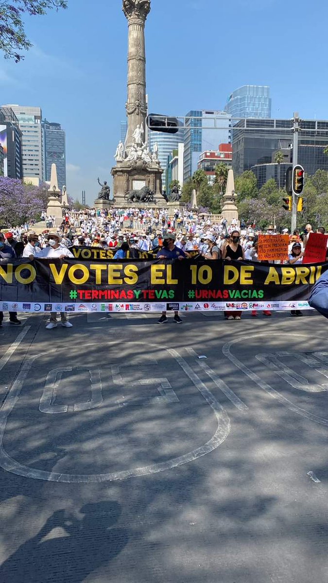 OscarFloresBJ's tweet photo. ¡Hoy México alzó la voz... defenderemos la democracia, defenderemos la institucionalidad del Estado y defenderemos a la constitución!
Recuerda, este #10DeAbril #NoSalgasDeCasa #NoVotesNoParticipes https://t.co/sRlIejqs2q