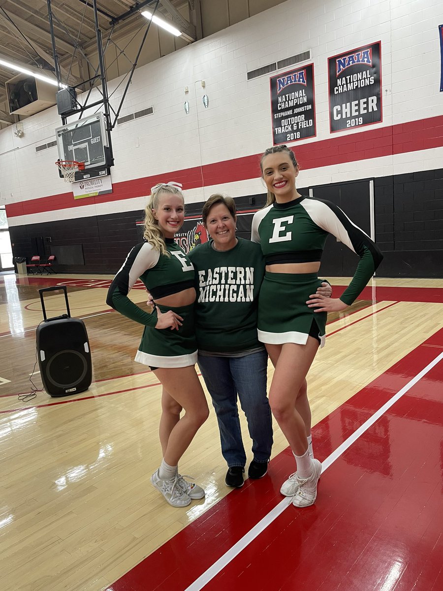 Woodhaven_DECA's tweet photo. Warriors supporting our DECA alumni Alyssa and Brooke. Good luck EMU cheer team at nationals.  Warrior Strong. https://t.co/jltZonqBlU