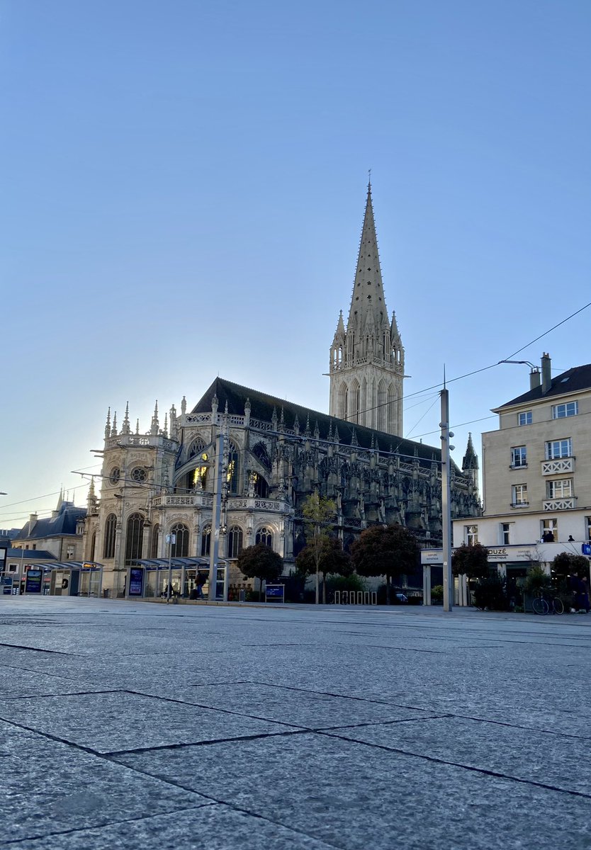 Andrew_Ludejo's tweet photo. Malon and Andrew are in Normandy for the #LREforum
Looking forward to a couple of days of conference and exhibitions for partners and members of the Liberation Route Foundation. 
#LiberationRouteEurope #LudejoLanguages #LudejoLabs #museumlove #Audio #Translation #WWII #Museum https://t.co/s3O9IKs78a