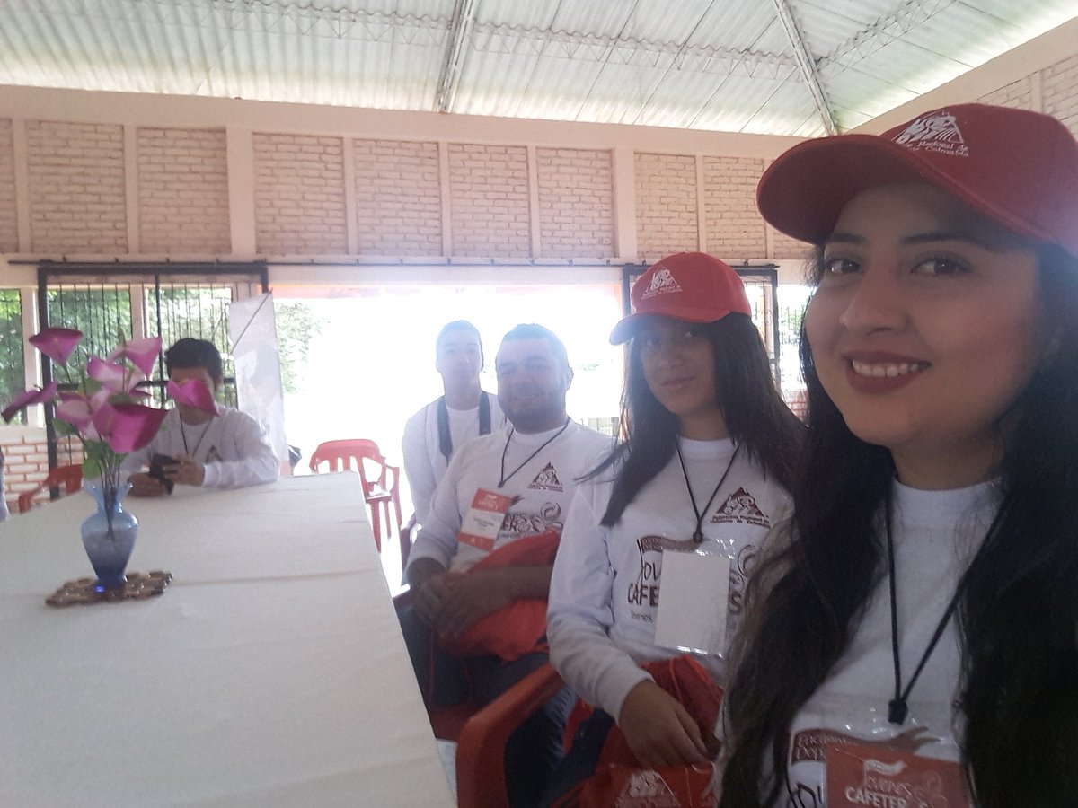 CucutaDenuncia's tweet photo. #Cúcuta se tomo el #Café
Las mejores #cafés en La Feria de Cafés Especiales de #NorteDeSantander.
Encuentro jovenes cafeteros...... Amantes del cafe ❤☕❤
.
El Café se tomó a #Cucuta
#FedeCafeteros
#CafedeColombia
#cccucuta
#CafésEspeciales
#CunaDelCafé
#CucutaDenuncia https://t.co/e70Qv3llQ8