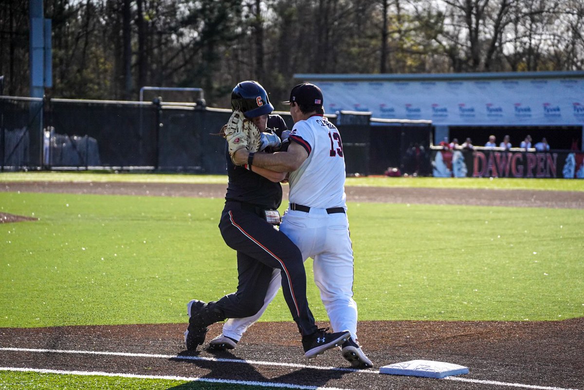 GoCamelsBSB's tweet photo. T9 | @logsterrr7 bodies his way to first with a single scoring ✌️ runs to tie it up at 9‼️

#RollHumps https://t.co/yk9DpgvNKR