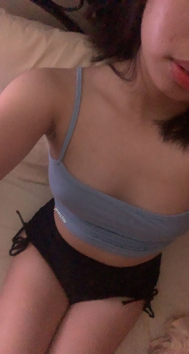 jemsfile's tweet photo. just got back at selling content here! dm me if u wanna buy my contents if you're interested at asian, petite, and a virgin ;) #sellingcontent #buyingcontent https://t.co/nh5ue58uEr