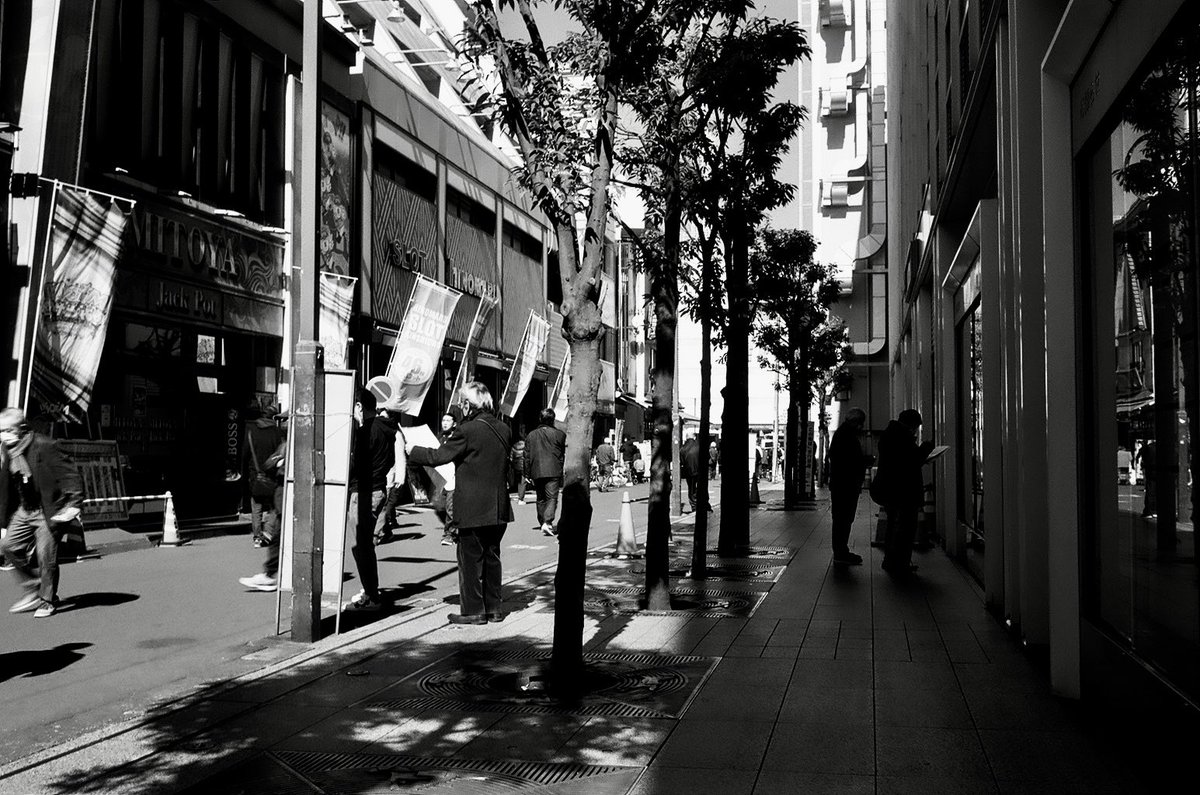 kanbai_banjo's tweet photo. 錦糸町ブルース
February, 2022
FUJI ACROS100 II, W-Nikkor 3.5cm f2.5 with yellow filter, LEICAⅢg
#fujiacros100ii #fujiacros100 #fujiacros #leica3g #barnackleica #wnikkorc35mmf25 #wnikkor35 #filmphotography #filmcamera #film #monochrome #yellowfilter #oldcamera #歩撮 #錦糸町 https://t.co/byMcABJ8wb