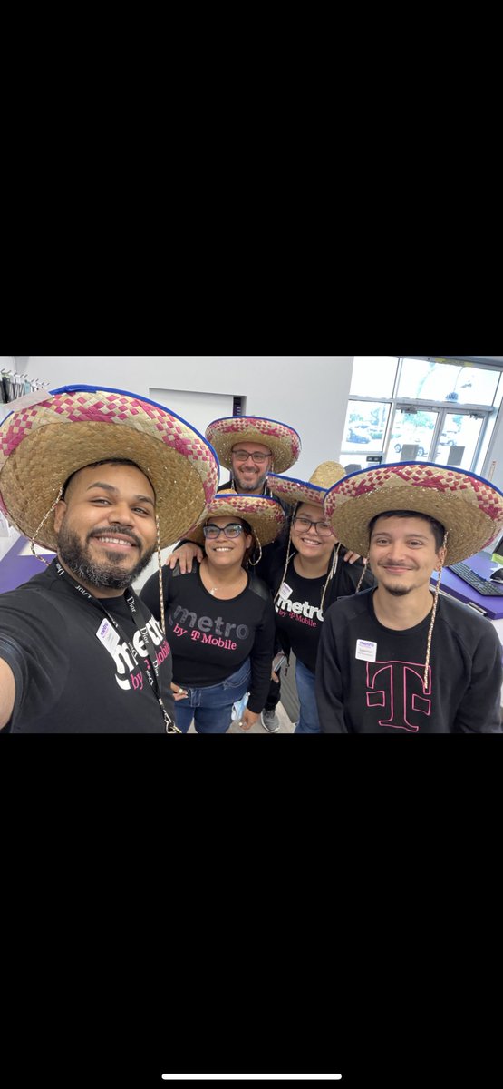 It was a funny #SundayFunday at the Shark Tank… <a href="/MetroByTMobile/">Metro by T-Mobile</a> <a href="/TMobile/">T-Mobile</a> <a href="/Davinia_Simpson/">Davinia Simpson</a> <a href="/royalseb_/">Seb</a> <a href="/PurpleKevo/">Kevo</a> <a href="/OjedaCaley/">Caley Ojeda</a> @LeyshaNichole <a href="/Michyy_lynn/">Michelle Morgan</a> <a href="/MagentaJazzz/">Jasmine Joseph</a>
