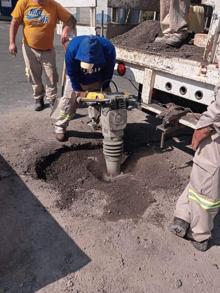 centro_alcaldia's tweet photo. ⚒️Se atienden peticiones ciudadanas en #DrTerres y esquina #DrVertiz por lo que se detuvo una fuga de agua 💦 🧑🏻🔧🚧 tras la colocación de abrazadera de reparación especializada. https://t.co/rSjBAZW50n
