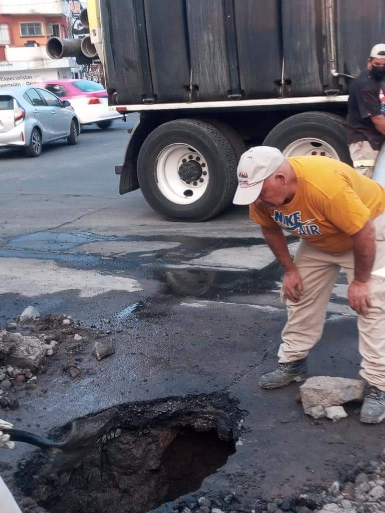 centro_alcaldia's tweet photo. ⚒️Se atienden peticiones ciudadanas en #DrTerres y esquina #DrVertiz por lo que se detuvo una fuga de agua 💦 🧑🏻🔧🚧 tras la colocación de abrazadera de reparación especializada. https://t.co/rSjBAZW50n