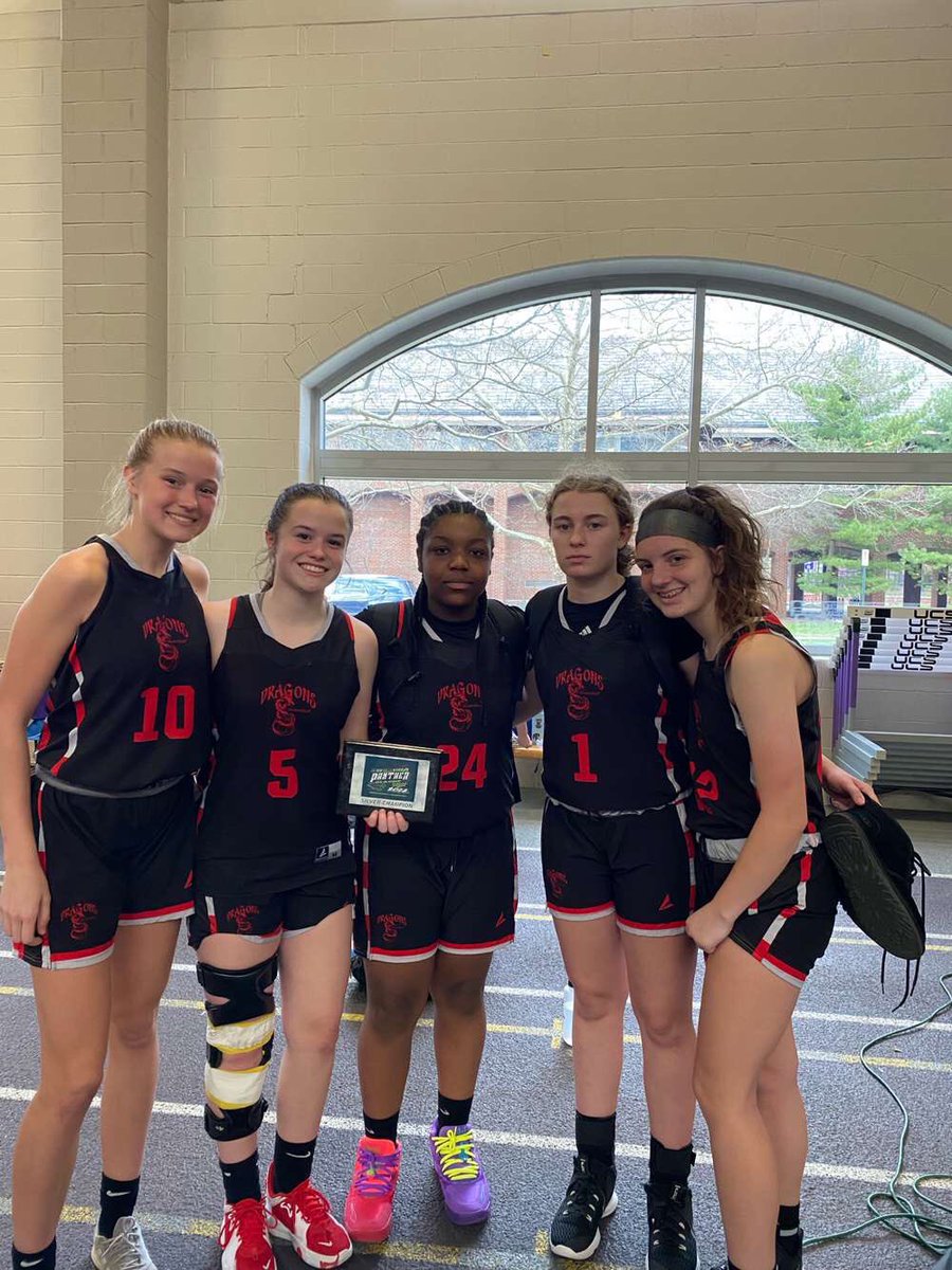 AZWilkes's tweet photo. great weekend with you guys, let’s keep the energy all summer long!🐉🖤 #SilverBracketChamps🏆 https://t.co/2SB8TVyb5F