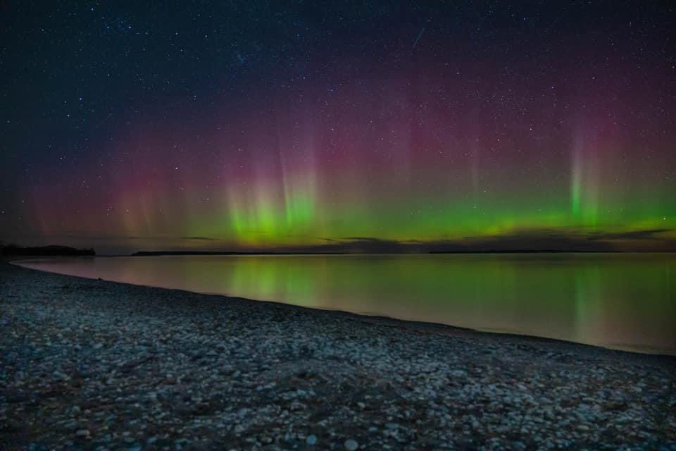 mfkaelin's tweet photo. On April 1-2, we held a #LiveChase for the Michigan Aurora Chasers, and we caught the Northern Lights! What an awesome adventure!! 💥🌎☄️😎
https://t.co/aIJAwE63qY
#MiAurora #AuroraBorealis https://t.co/GyVELuQWbD
