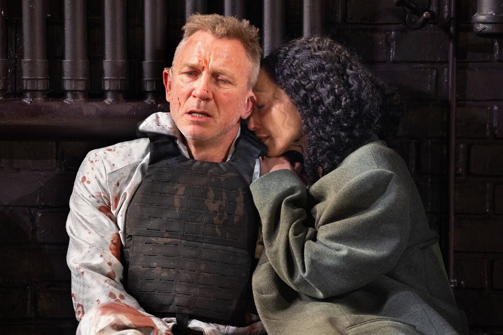 RulesRuth's tweet photo. ‘Macbeth’ performances on Broadway pause after Daniel Craig tests positive for the coronavirus.
https://t.co/NlT1JZ7reO https://t.co/1maCrQThmr
