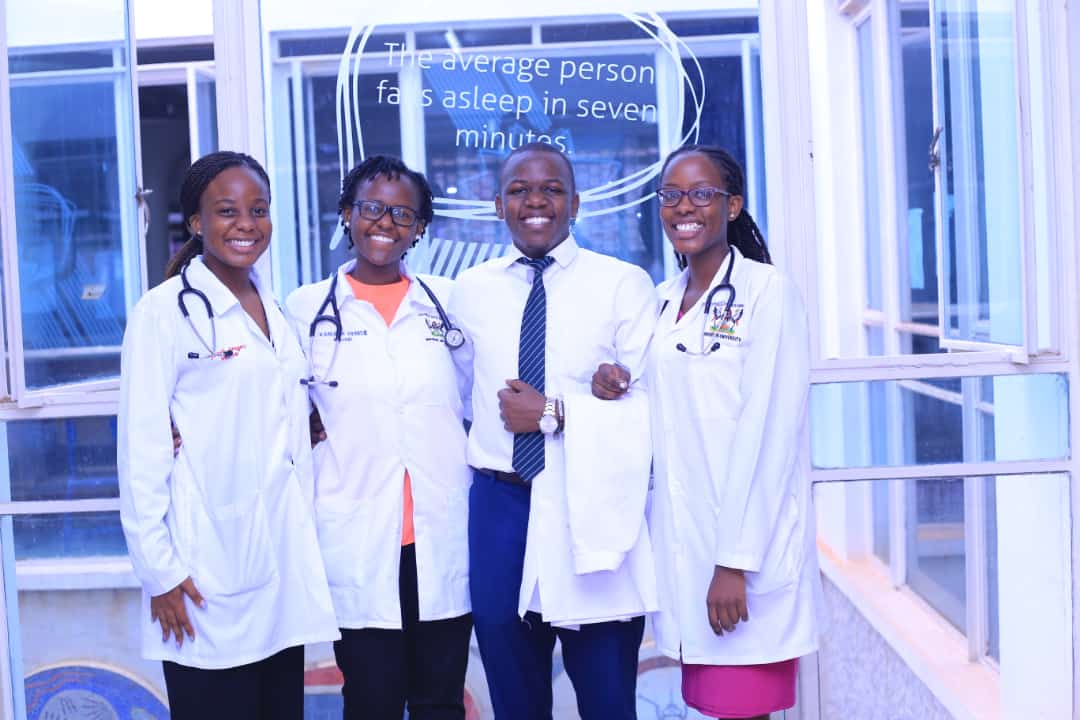 Have you ever heard the Law of "Six degrees of Separation". aka the 6 handshakes rule crafted by Frigyes Karinthy in 1929.

This week, I celebrate part of my friend of a friend social distance alogarith...and we all choose to smile. 
Goodmorning Uganda💯💯
<a href="/RNdyabawe/">Rachel Ndyabawe,MD</a>