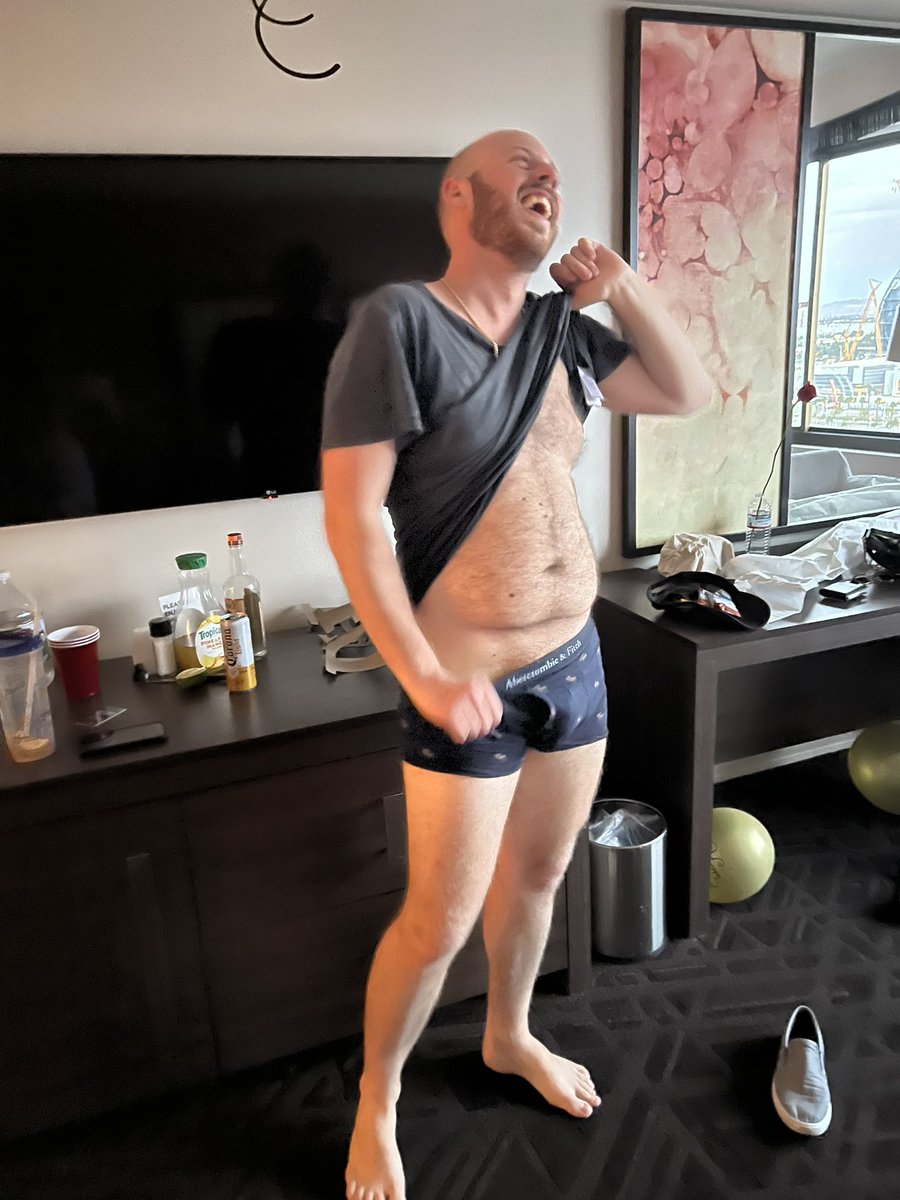HeyyItsDiane's tweet photo. This $90 drink in Vegas just HIT us https://t.co/Vsf50zrbnI