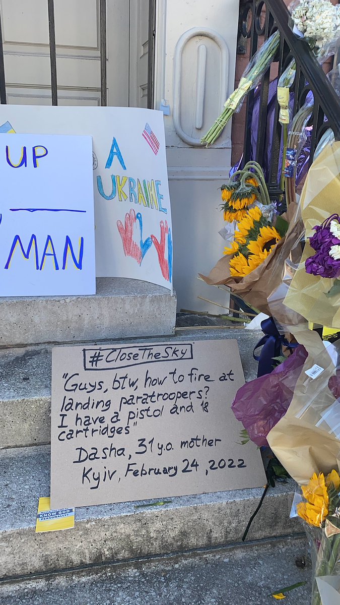 FuturerepJoy's tweet photo. Ukrainian Embassy, Washington DC #ukraineembassy #RussiaUkraineConflict https://t.co/ORiQsyJSJn