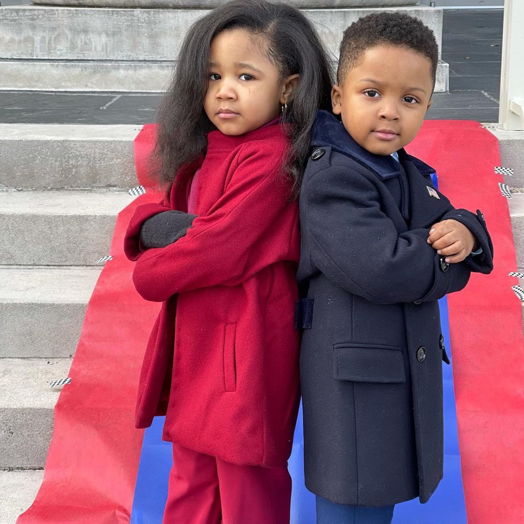 AuthorJoeNBrown's tweet photo. ‘Memories with the right people will always remain priceless’. #KidsModel #KidsMatter #Children #ObamaKids https://t.co/KtqrjYrDkg