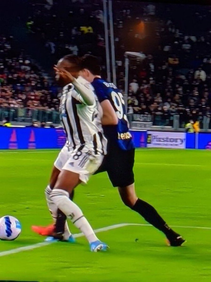 juvefcdotcom's tweet photo. Rabiot to @DAZN_IT

“Tonight the referee decided the match. The foul on Zakaria was in the area, it's an important moment in the match and it changes the game."

📷: @_Morik92_ https://t.co/bIoXz6VWTL