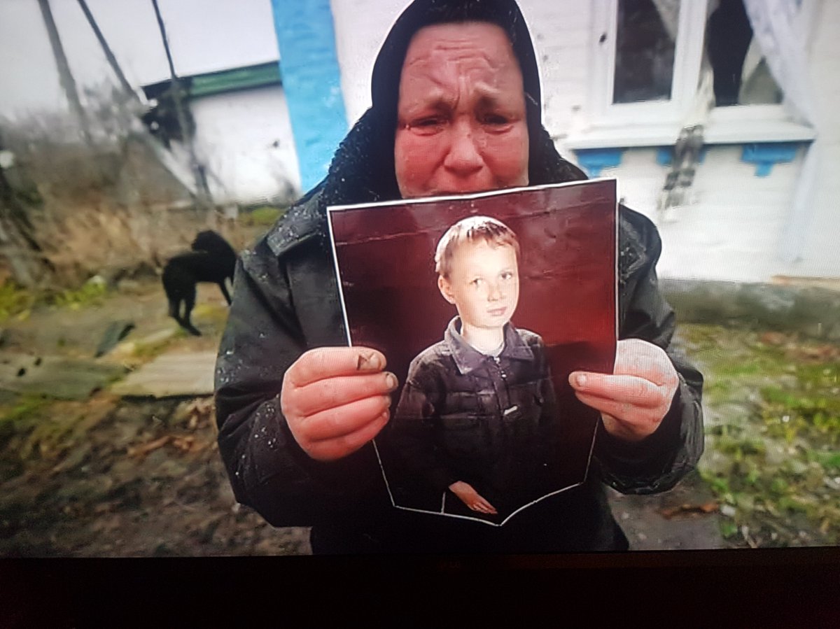 geykyn's tweet photo. Extraordinary story from @BowenBBC on #BBCTen. A woman whose mechanic son was killed by Russian troops, who then occupied her home.
She buried her son in the garden.
Wonder why you pay your #BBClicencefee? The reporting of journalists like Jeremy, @MarkUrban01 and @bbclysedoucet. https://t.co/sOmzx2yQom