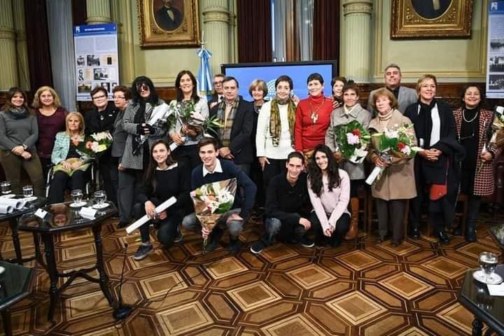 #MalvinasSonArgentinas Distincion de Honor a Mujeres que participaron en la guerra de Malvinas  por iniciativa de la Senadora Beatríz Mirkin  y  una de las fundadoras  del Sacra.