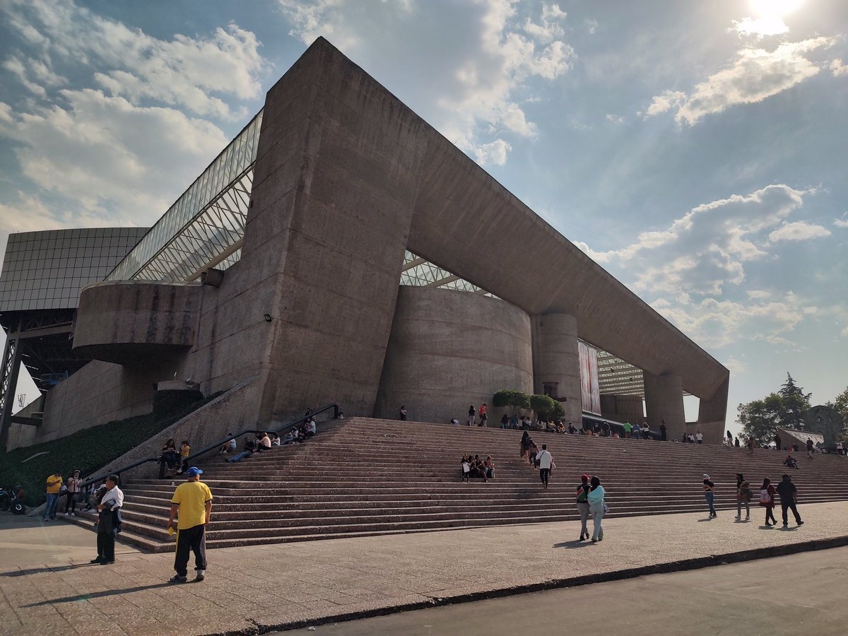 licmariorobles's tweet photo. Llegando al Coloso de Reforma "let's work" #Vf7 #AdexeyNau https://t.co/yume4P0Bkf