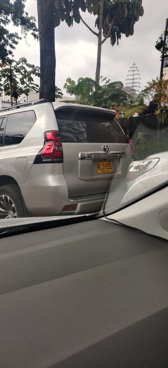 elsapoylaestaca's tweet image. Quien será el político que no le alcanzó para el parqueadero en el @Centro_Andino ?? @MultandoEscolta @Bogota @BogotaTransito 
Parqueadas sobre la 82 sin ningún problema