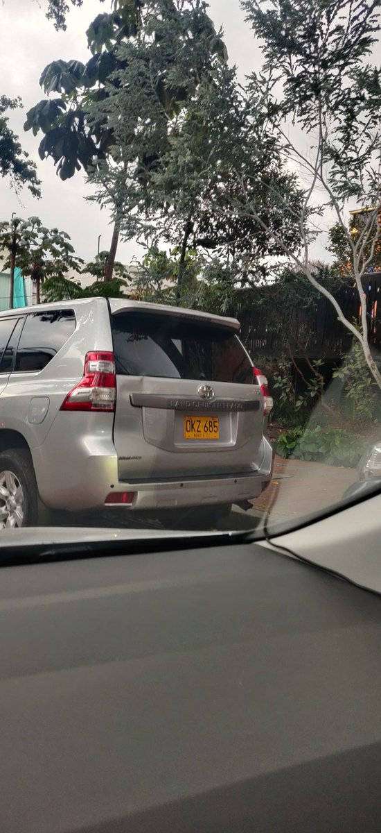 elsapoylaestaca's tweet image. Quien será el político que no le alcanzó para el parqueadero en el @Centro_Andino ?? @MultandoEscolta @Bogota @BogotaTransito 
Parqueadas sobre la 82 sin ningún problema