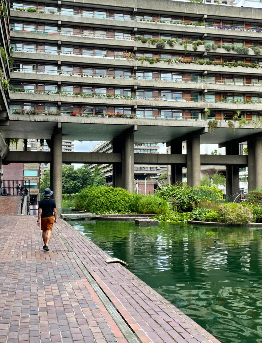 anitlinn's tweet image. surreal that @Harry_Styles new music video was filmed in our neighbourhood— wild to see him dancing where we go on our daily walks 🕺