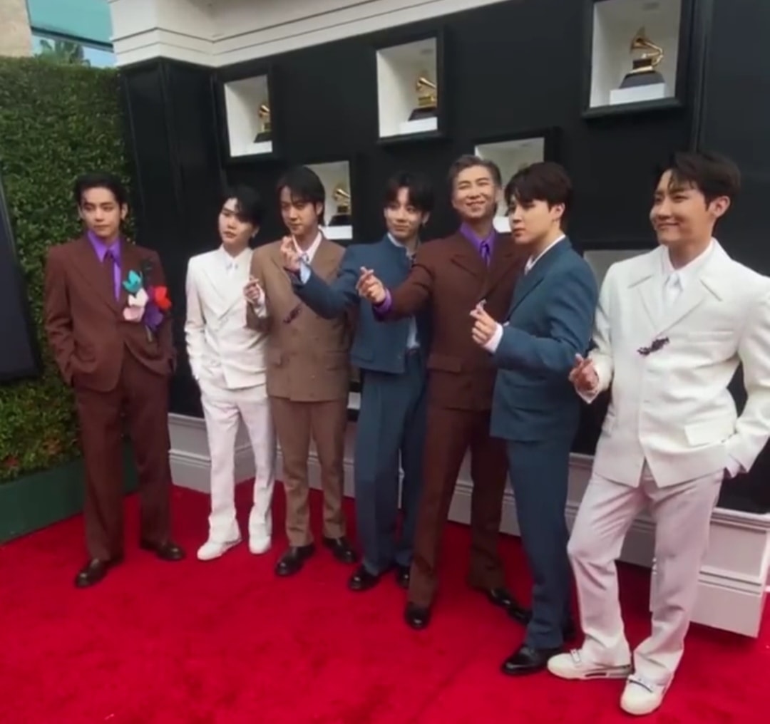 MaD_2D's tweet photo. BTS REYES https://t.co/1kFtsN51NQ