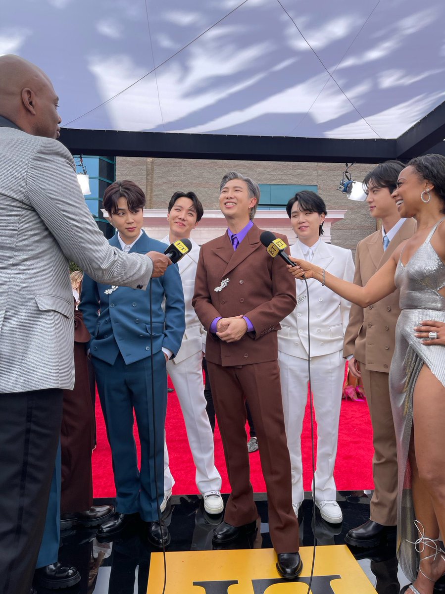 vminiecats's tweet photo. 📷 | Hilo con fotos de #BTS en la alfombra roja de los #Grammys 2022. 

#OurProudBTS  #FocusOnBTS #PrincesofGlobalPopBTS @BTS_twt (1) https://t.co/gxIaqTdBtB
