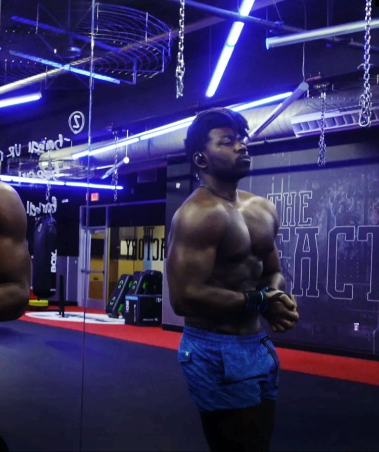 DoctaAfrikan's tweet photo. Who's tryna go on vacation? Summer body incoming. #CutTime 😁🙏🏿⛱️ https://t.co/q3AixAXAo2