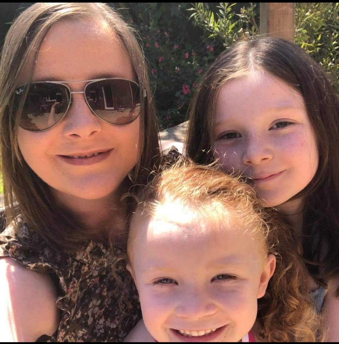 <a href="/GaryBarlow/">Gary Barlow</a> I'm desperately reaching out to you to please acknowledge the memory of my best friend Lisa who passed away at the young age of 40, leaving her 2 precious daughter's behind, her girls loved dancing and listening to yourself &amp; <a href="/takethat/">Take That</a> and would make them so happy 🥰