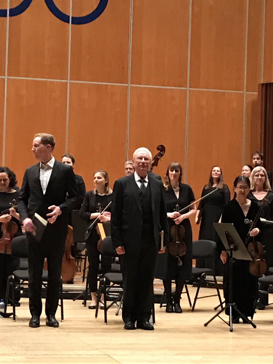 RamonSobrino1's tweet photo. Maravillosa #MatthäusPassion #PasiónsegúnSanMateo de #Bach en @AuditorioOVD
#MarcusCreed @ilGardellino #VocalConsortBerlin @thobbstenor @KlausMertens #MarcelPonseele #JandeWinne Peques @elleondeoroLDO
@aytoviedo @culturaoviedo @CosmeMarina
¡Bravo! 👏👏👏 https://t.co/9aRl2CdjgB