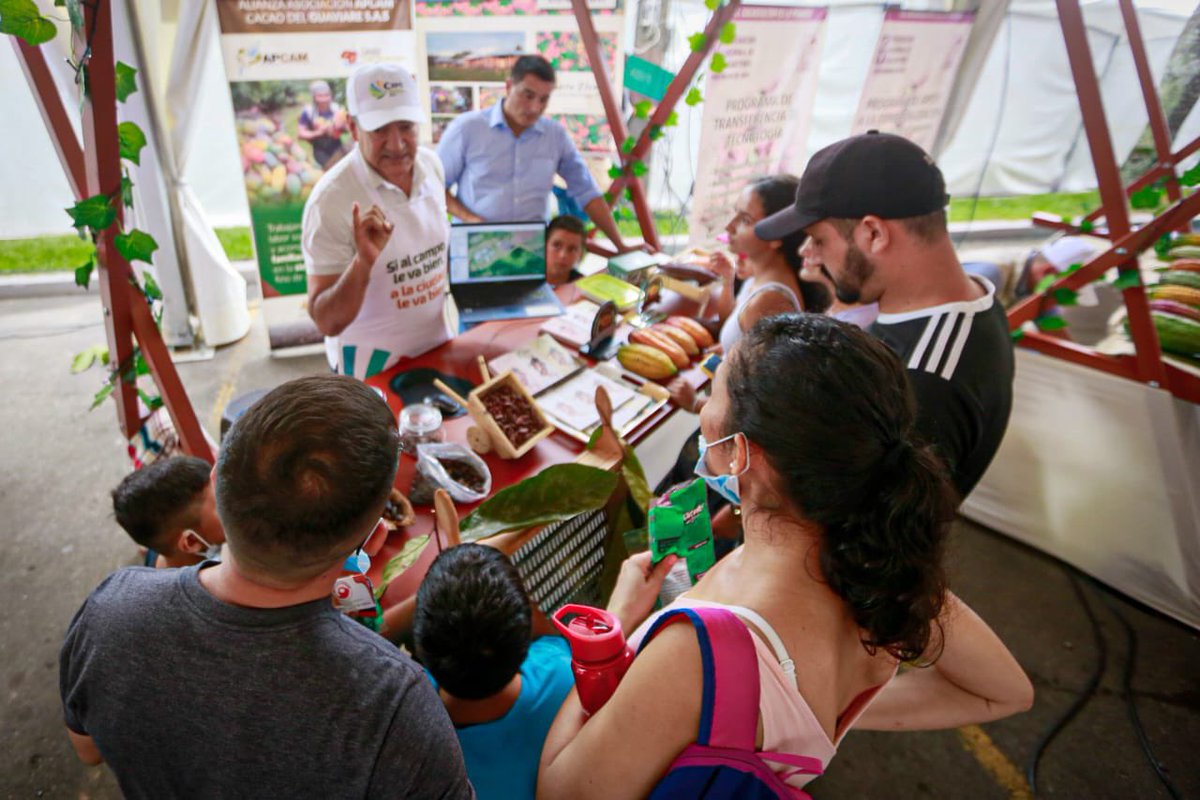 JuanGZuluaga's tweet photo. Un café en cualquier momento del día, cae bien. En el stand de Café y Cacao de #ExpoMalocas2022, hay más de 20 productores con gran variedad y sabores ☕ 🍫para disfrutar y probar. Seguro que les va gustar. Recuerden que el mejor cacao del mundo, es del Meta y aquí también está. https://t.co/TwF79WmhBE