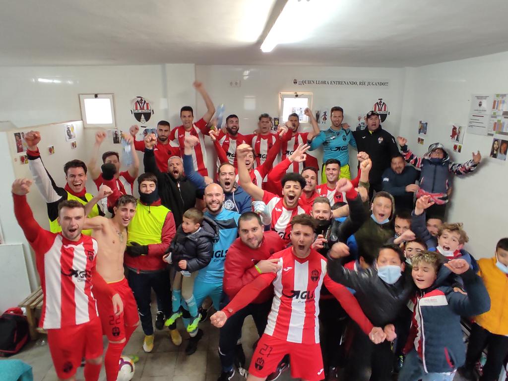 CD_Algar's tweet photo. ¡TRIUNFAZO DE MUCHOS QUILATES FRENTE AL LÍDER PARA SEGUIR SOÑANDO!

CD ALGAR 2-1 ALCANTARILLA FC

¡QUEDAN 3 FINALES! ¡VAMOS CON TODO! https://t.co/l0QSHKB8MN