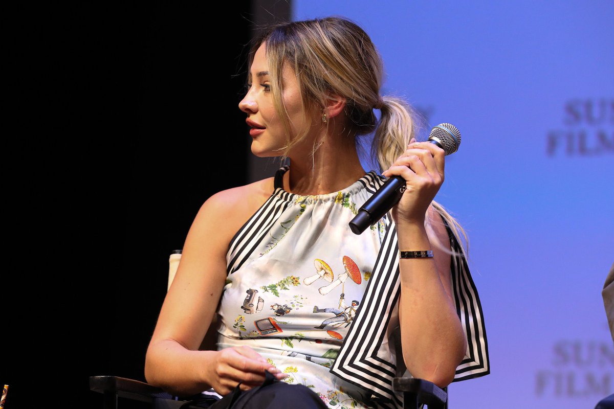 clineearchive's tweet photo. madelyn cline at the sun valley film festival https://t.co/cKCRp1Xckb