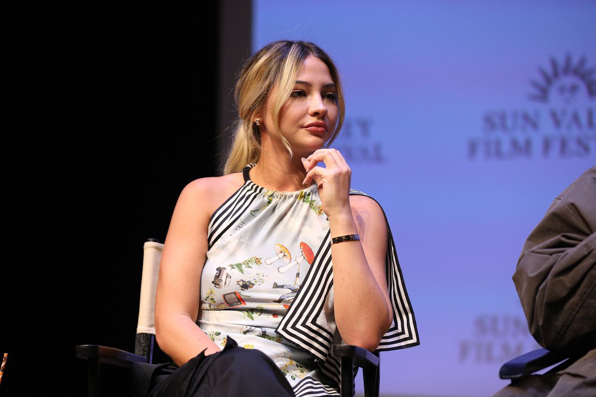 clineearchive's tweet photo. madelyn cline at the sun valley film festival https://t.co/cKCRp1Xckb