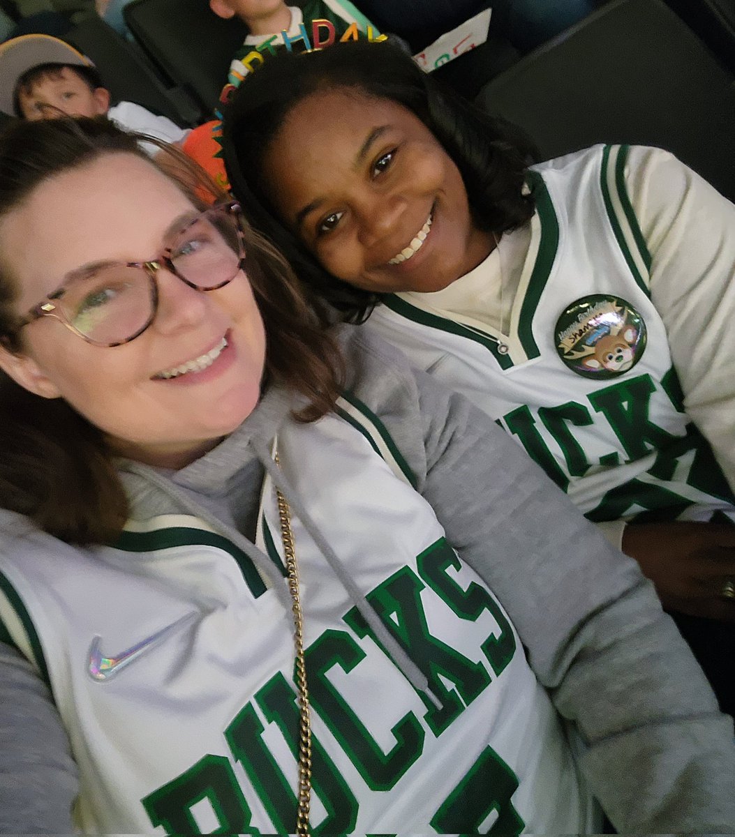 grapyapy's tweet photo. Birthday game! #kohlscourt #fearthedeer https://t.co/yUyRmlzCPp