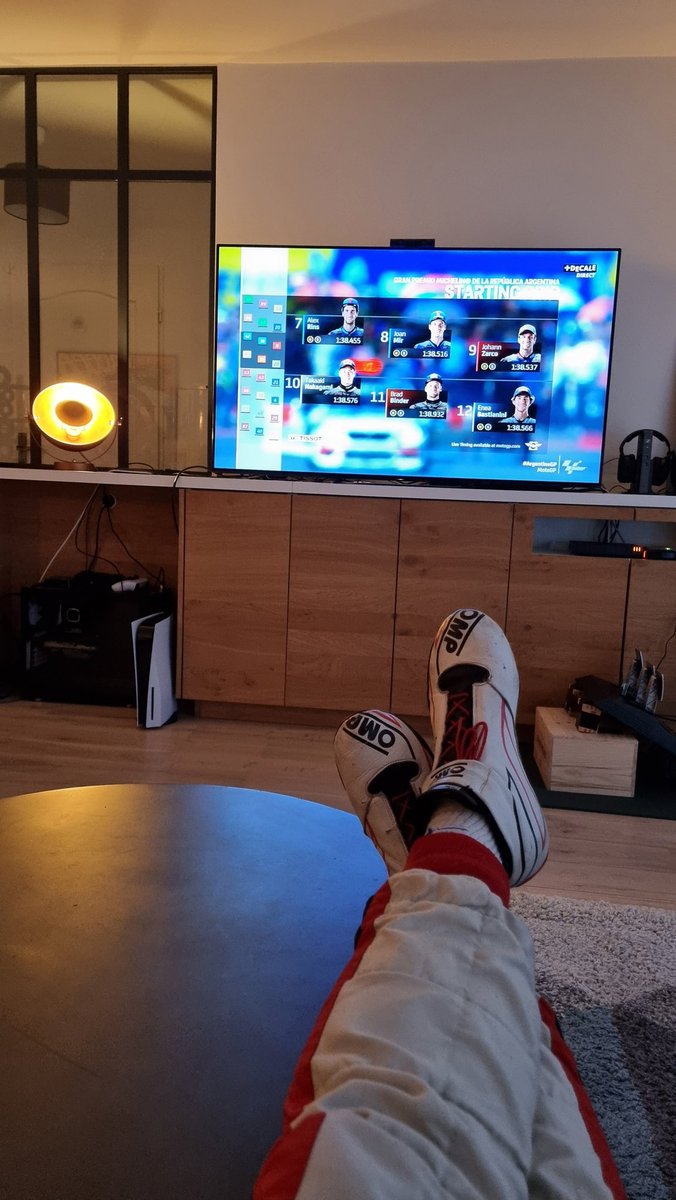 Julien_FEBREAU's tweet photo. Rentré du Mans juste à temps pour mater le Départ du Grand Prix #MotoGP en Argentine sur #CanalPlusDécalé avec toute l'équipe @CanalplusMotoGP !! 😍😍

(Oui je sais, j'ai fait la route en combi... La flemme ! 😅) https://t.co/ZSzSuQvTt8