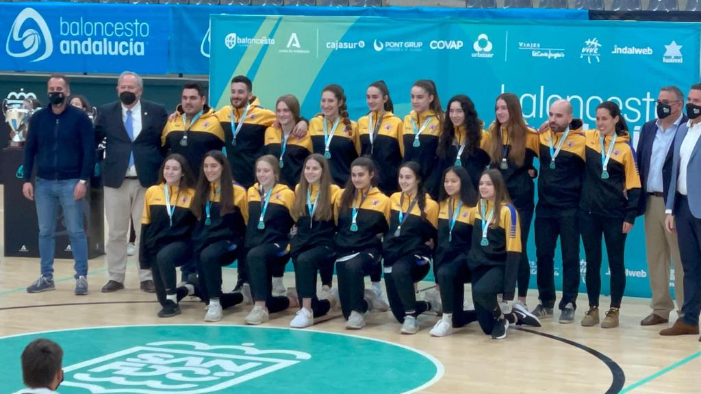 ¡Sois un orgullo para tod@s! Las Juniors del <a href="/DentalSanders/">Dra.Beatriz Mendoza</a> se despiden del #CADEBAJF2022 en 4° posición tras una nueva demostración de #ADNAgustino en un partidazo frente a <a href="/SDCANDRAY/">SD CANDRAY</a>, ¡Enhorabuena por todo lo conseguido! ¡Sois enormes!