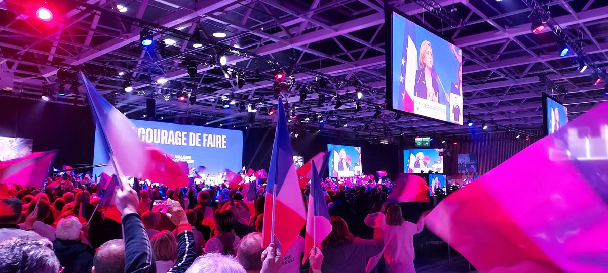 romain_caroline's tweet photo. Nous sommes une France forte " soyez français, soyez libre"
#PecressePresidente @LesFemmesAvecV @lesRep92 @Jeunes_avec_VP https://t.co/zlEp20Hb52