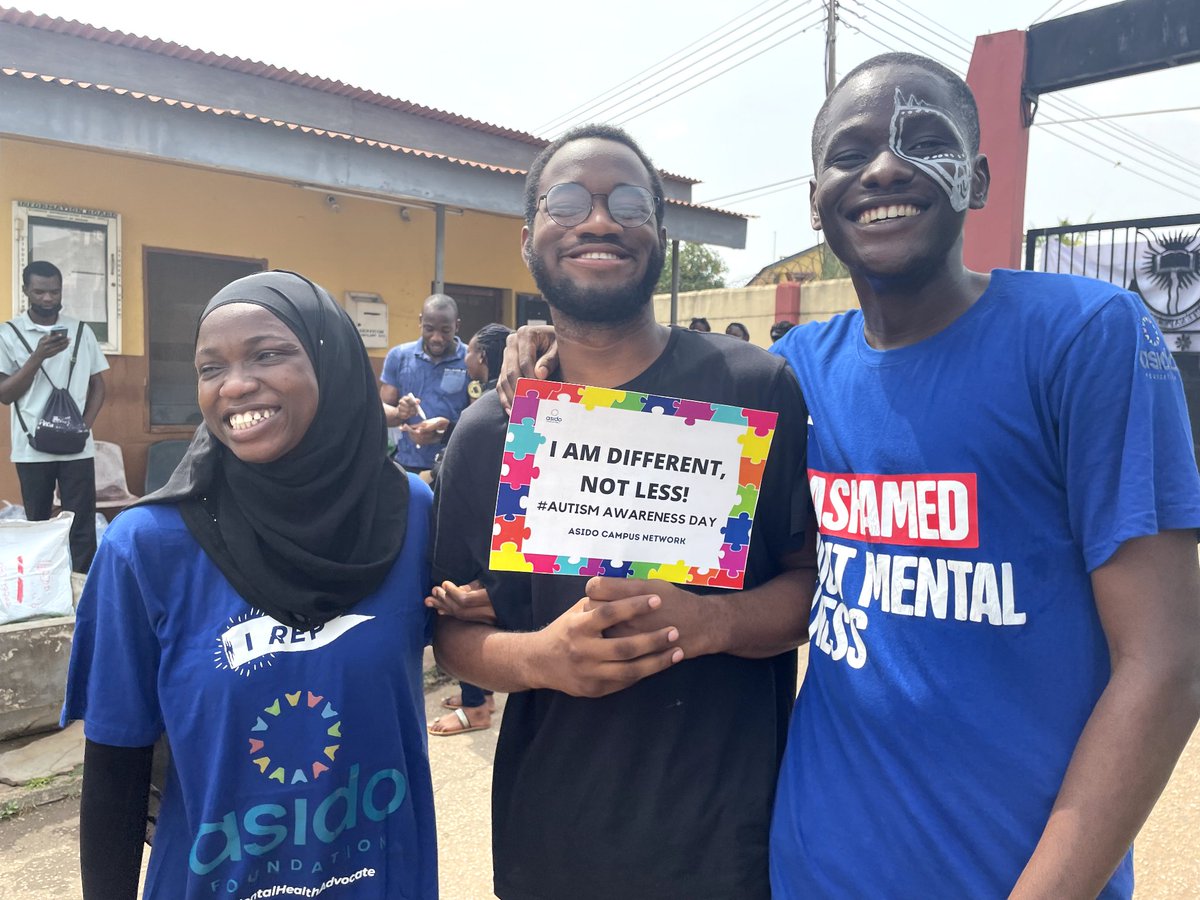 asidocampusnet's tweet photo. We sorta killed two birds with one stone. No, scratch that. More like four birds actually as we had fun, ate cakes, raised awareness about autism and we also raised funds.
#BlueBakeSale https://t.co/O0HoY5PRV8