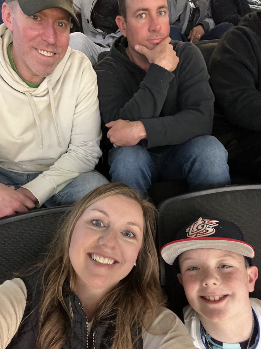 imac44's tweet image. Here with the in-laws.. I'm the outlaw 😁🏀🦌#KohlsCourt #FeartheDeer