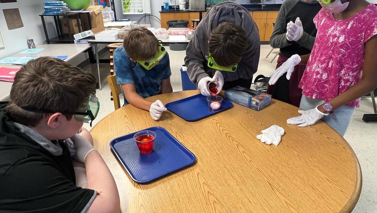 TheMrHud's tweet photo. Need to catch up on my twittering! Here’s a lab day from last week! https://t.co/Rrm24jiZTG