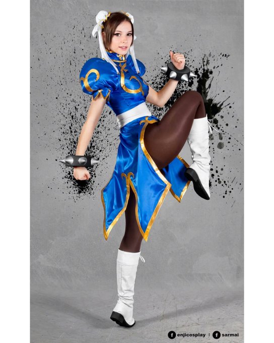 Choose your fighter!  Who suits me better? 🤪 In the past I did Sakura and Chun Li and I'm currently working<a href="/tag/residentevil"class="tags"><span>#residentevil</span></a><a href="/tag/adawong"class="tags"><span>#adawong</span></a>