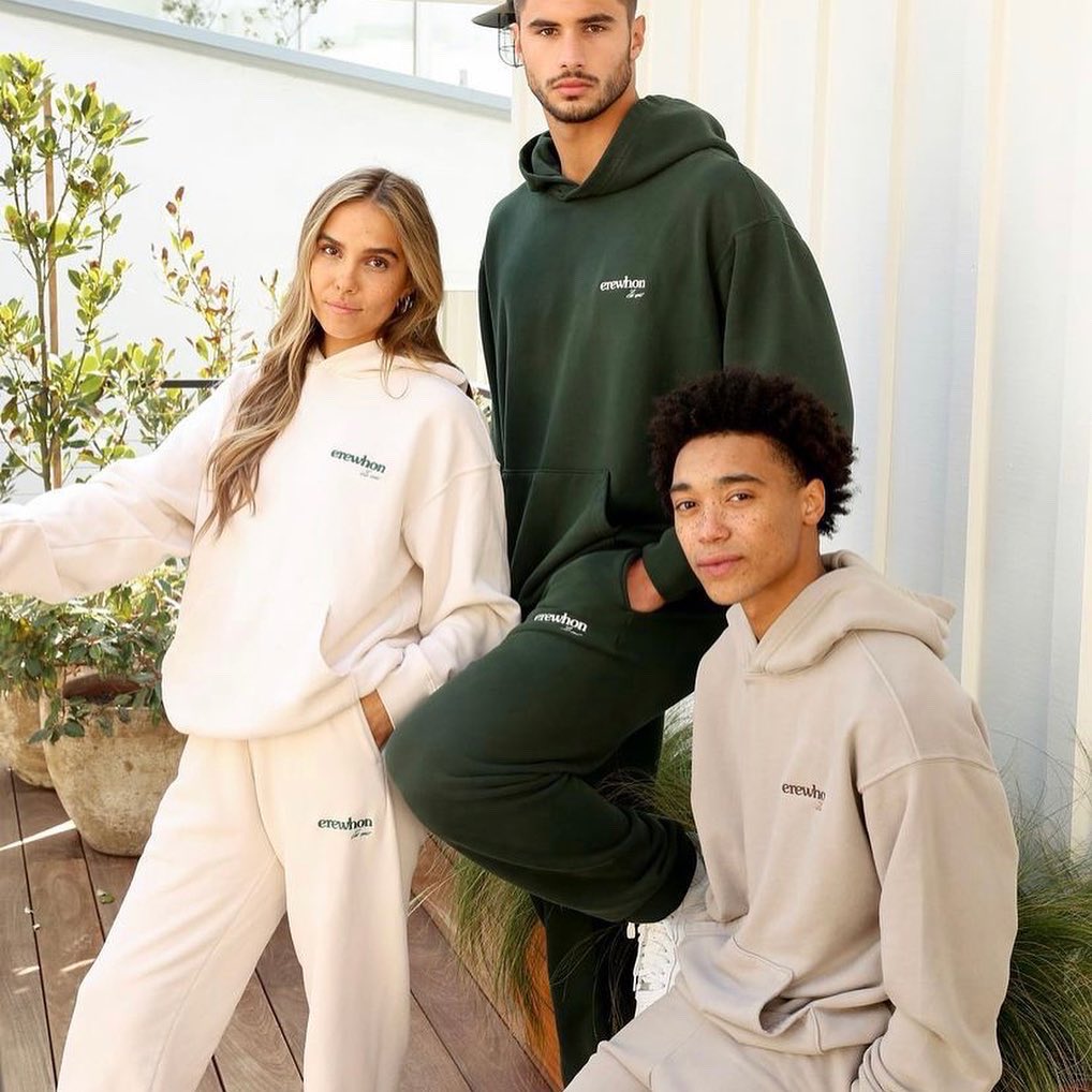 thesnaxshot's tweet photo. Let’s discuss 👁 GrocerCore 

where food and beverage have become signalers in the same way fashion items have been, grocer stores have become THE fashion https://t.co/6jIvOpqI3n