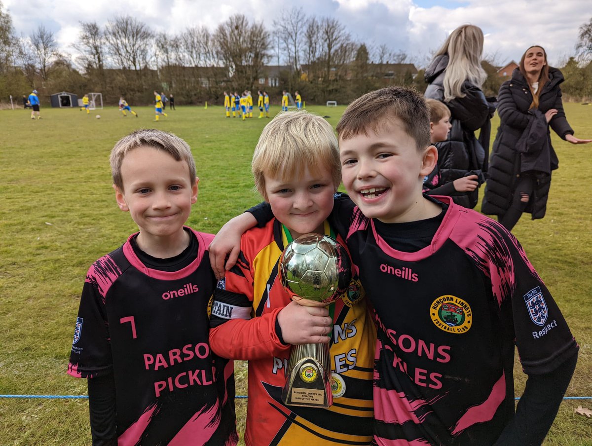 Great game for the little man in goal today, pulled off some great saves during an eventful match. Keep it up josh. #safehands #goalkeeper <a href="/JuniorLinnets/">Runcorn Linnets JFC</a>
