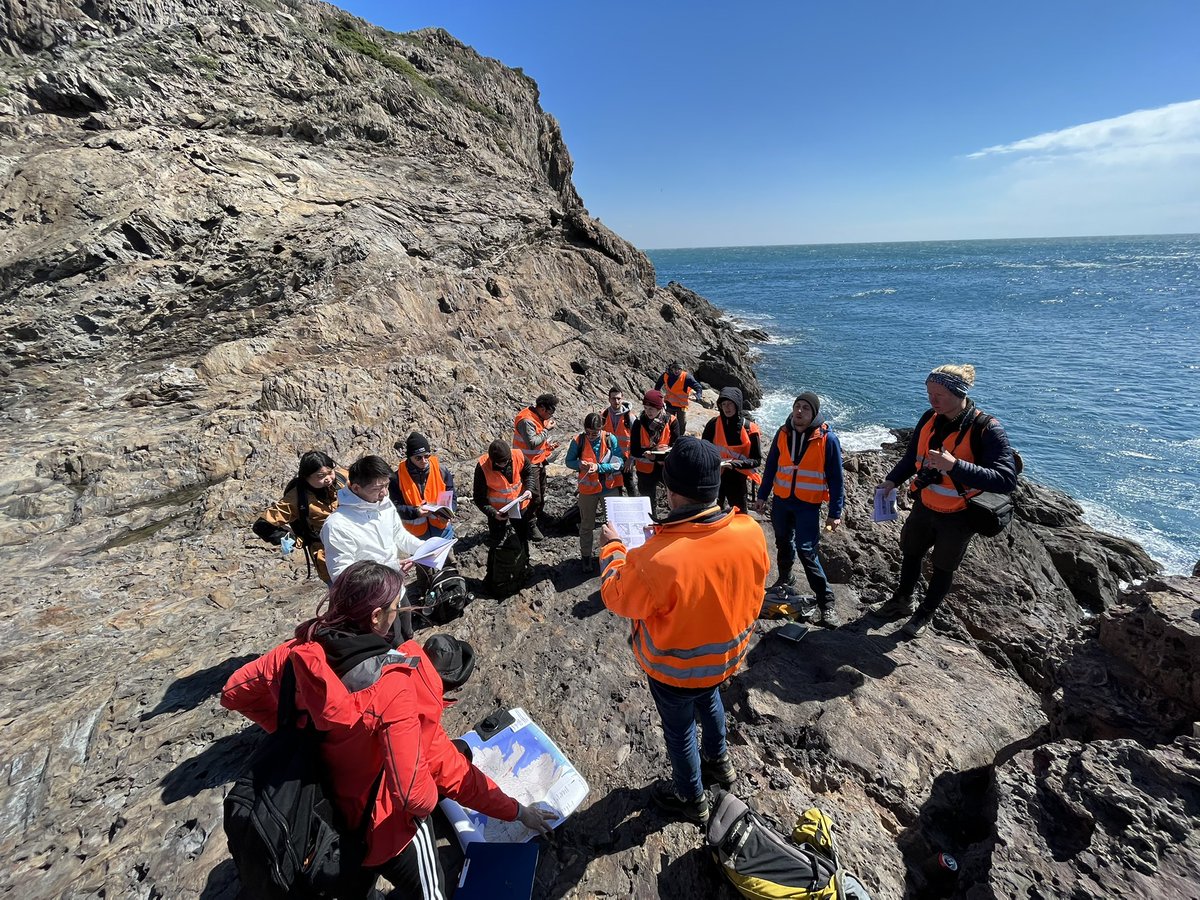 SedGeology_RG's tweet photo. Members of our group are in the Cap de Creus Massif with Prof. Paul Bons and students from @uni_tue looking at outstanding outcrops of polyphase folded and sheared metasediments, pegmatite dikes and pseudotachylite veins. Stay tunned for more photos!!
#structuralsunday #geology https://t.co/pwoGluGv73